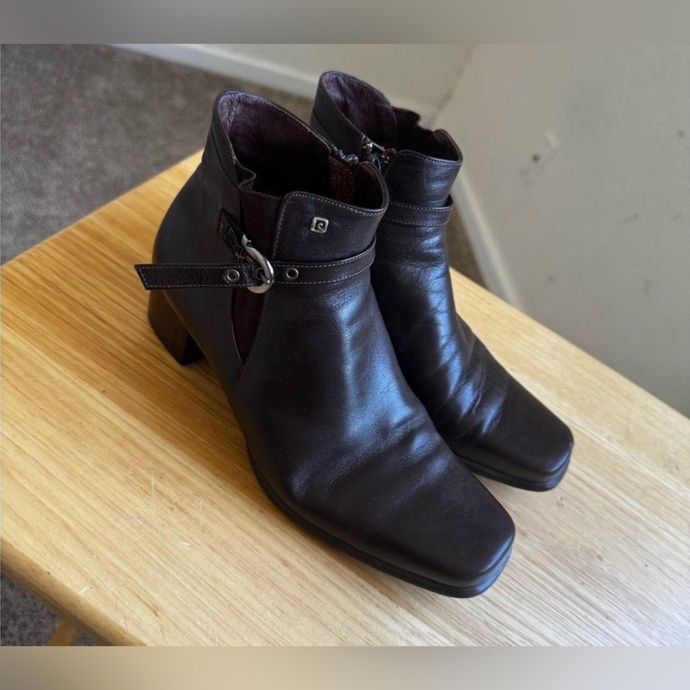 PIERRE CARDIN Dark Chocolate Leather Ankle Boots 🤎✨ Size 7 Square Toe